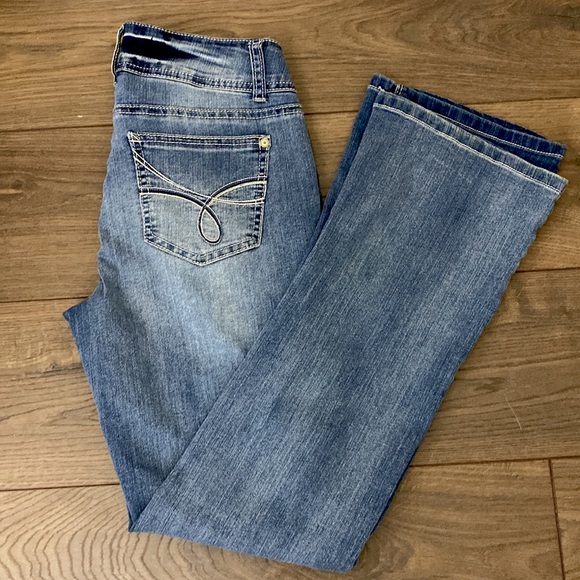 Wallflower Luscious Curvy Fit Jeans - Picture 2 of 5